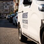 Mașina firmei nu plătește taxă de afișaj, dar poate să te lase fără talon